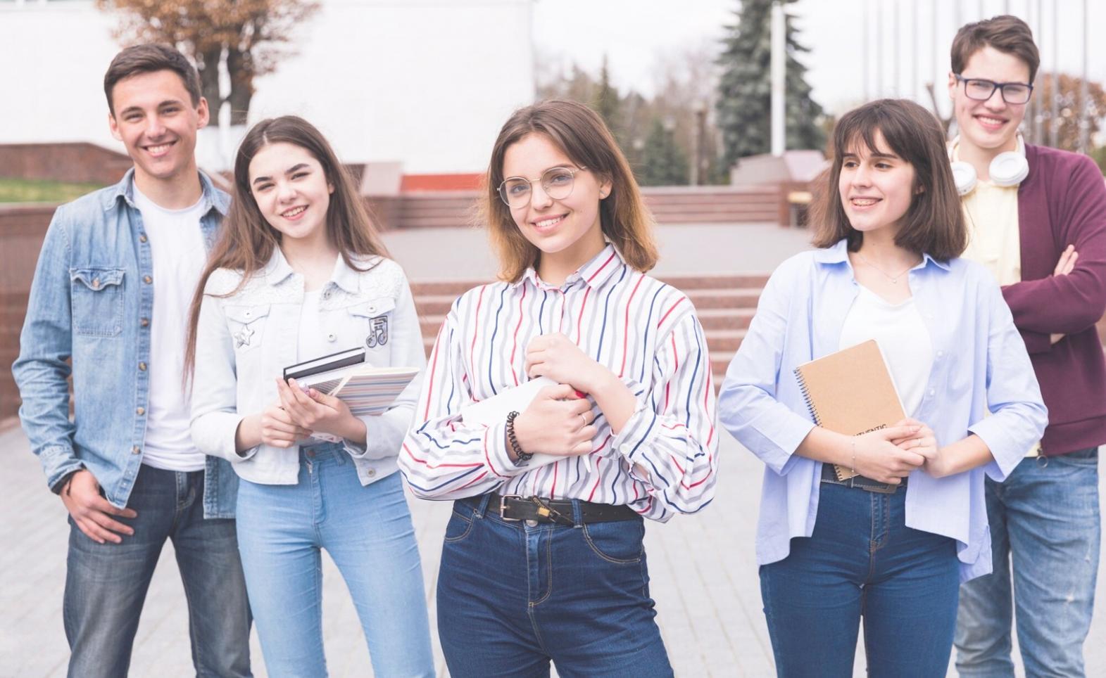 Tim Roxman siap membantu Anda memahami dasar-dasar investasi dengan pendekatan yang personal dan mudah dipahami